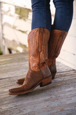 Lucchesse-inc Camilla Stud :: Tan BOOTS