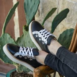 Lucchese-inc Saddle Shoe :: Black + Silver